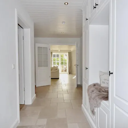 Dom wakacyjny Doppelhaushaelfte Amber House *