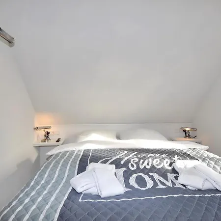 Nyaraló Doppelhaushaelfte Amber House *