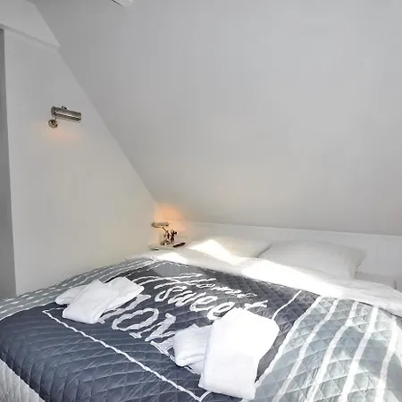 Doppelhaushaelfte Amber House Dom wakacyjny *