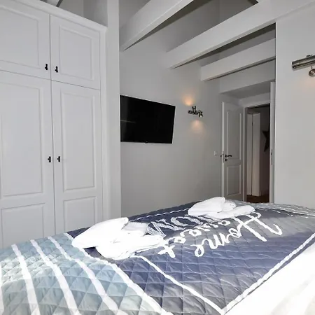Doppelhaushaelfte Amber House Nyaraló *